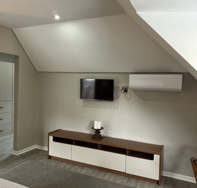 MASTER BEDROOM - MAIN HOUSE